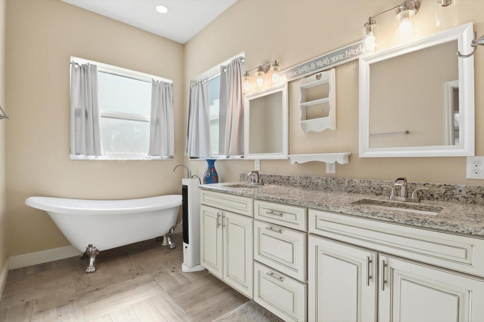 ROYAL HIGHLANDS - Residential