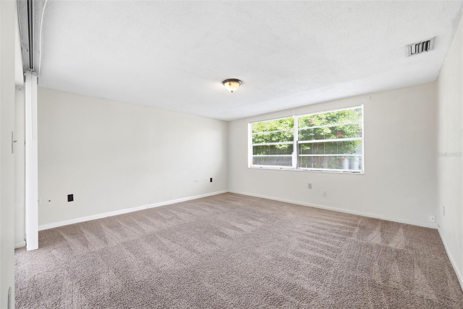 EMBASSY HILLS - Residential