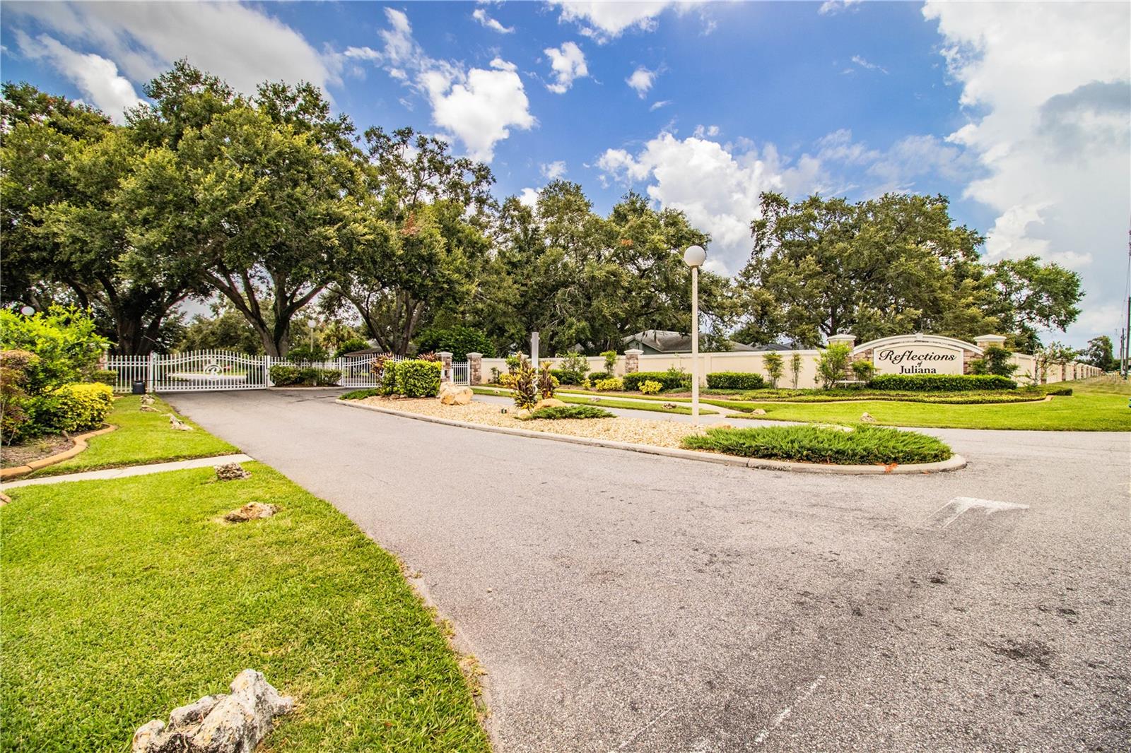 REFLECTIONS JULIANA PH 02 - Residential