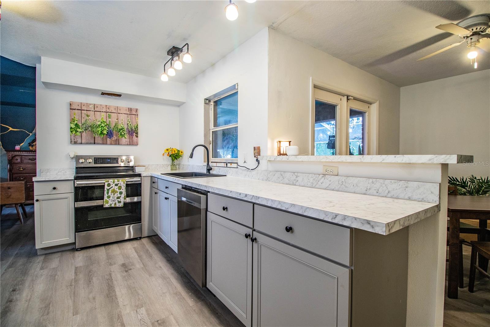 REFLECTIONS JULIANA PH 02 - Residential