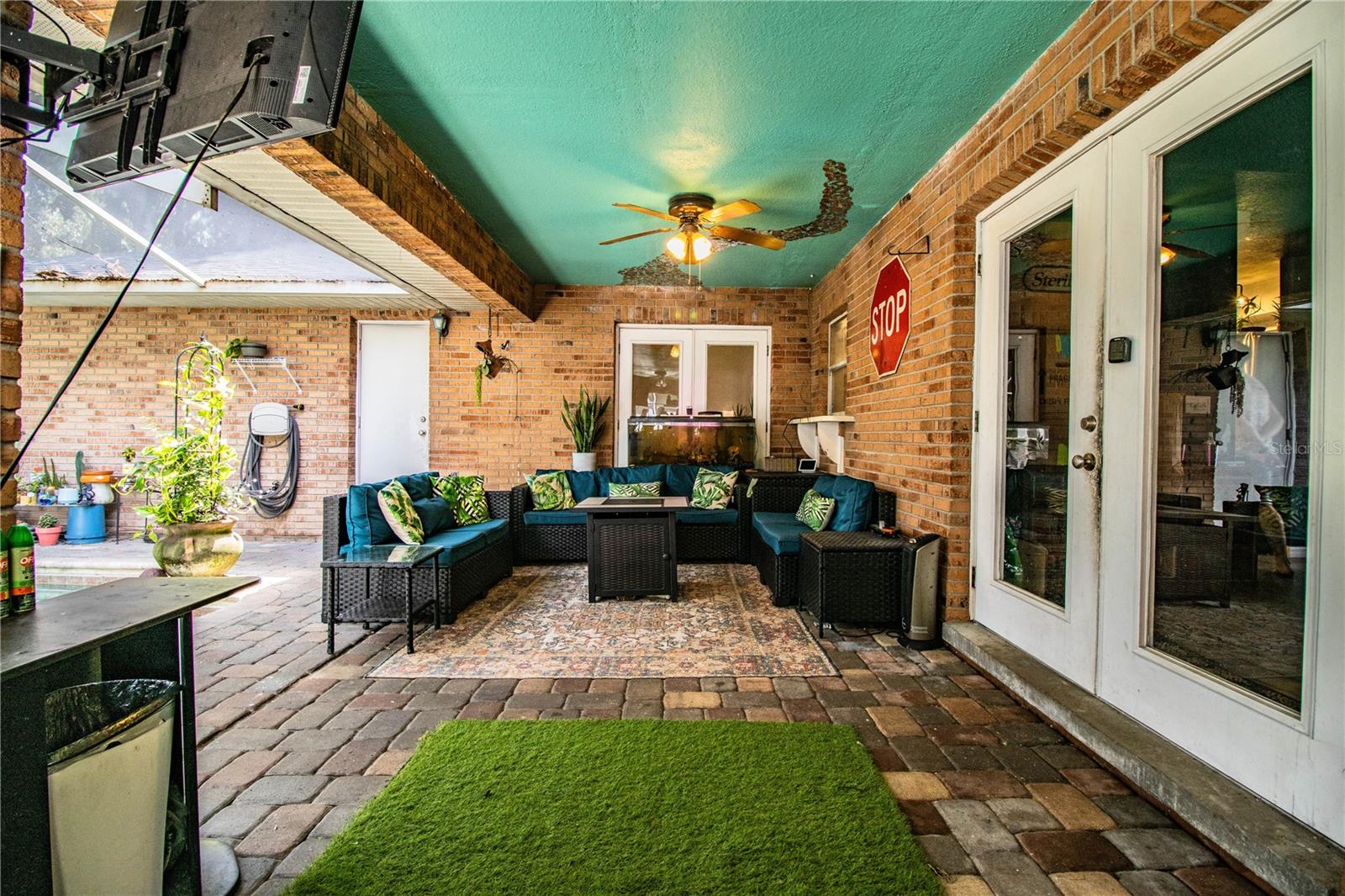 REFLECTIONS JULIANA PH 02 - Residential