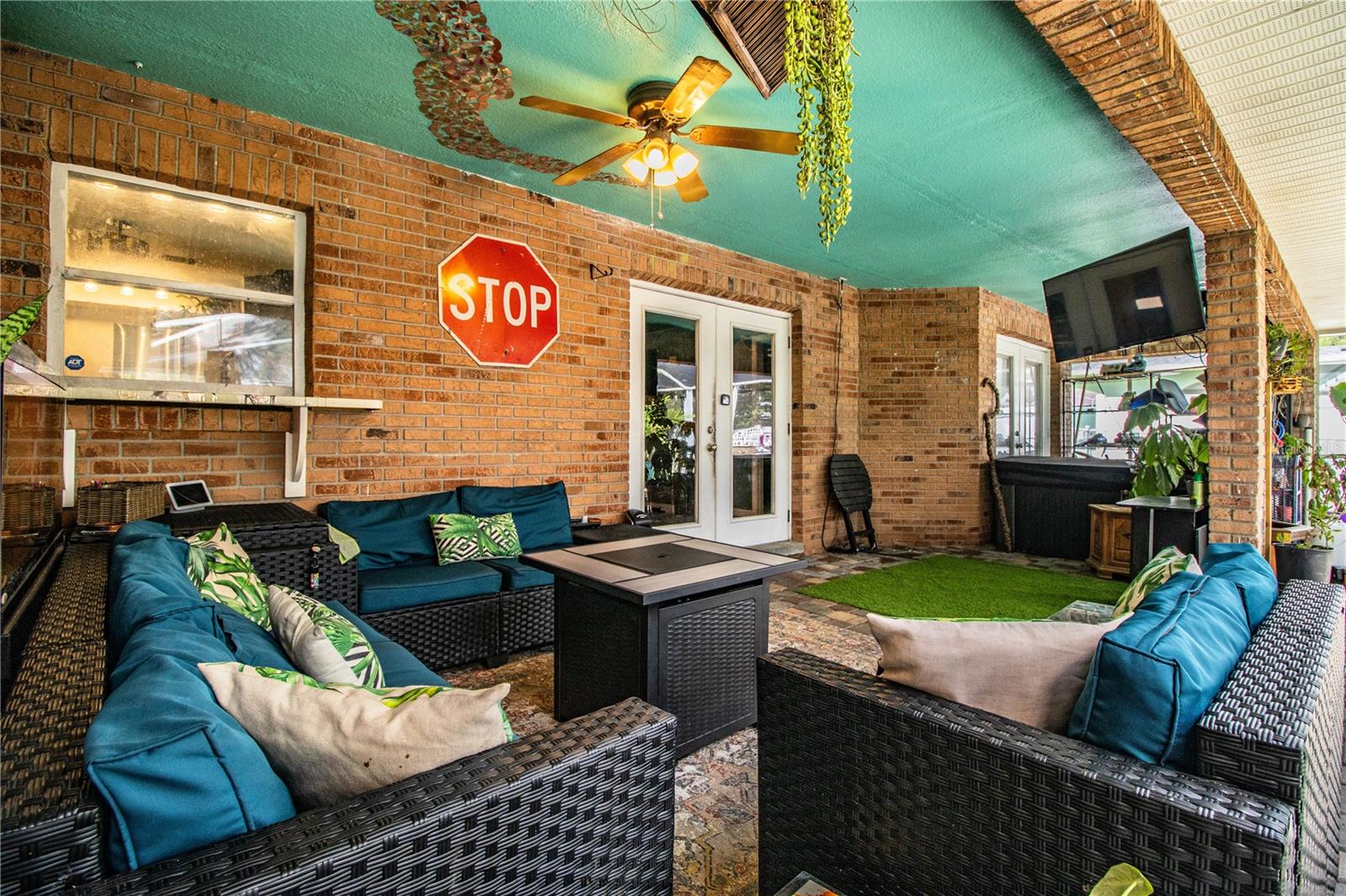 REFLECTIONS JULIANA PH 02 - Residential