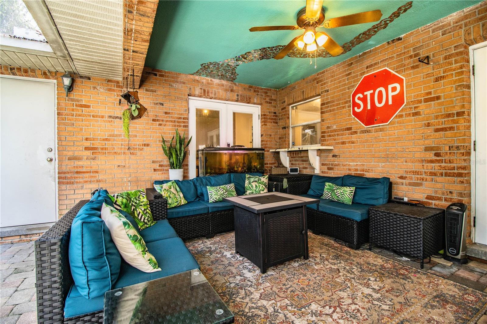 REFLECTIONS JULIANA PH 02 - Residential