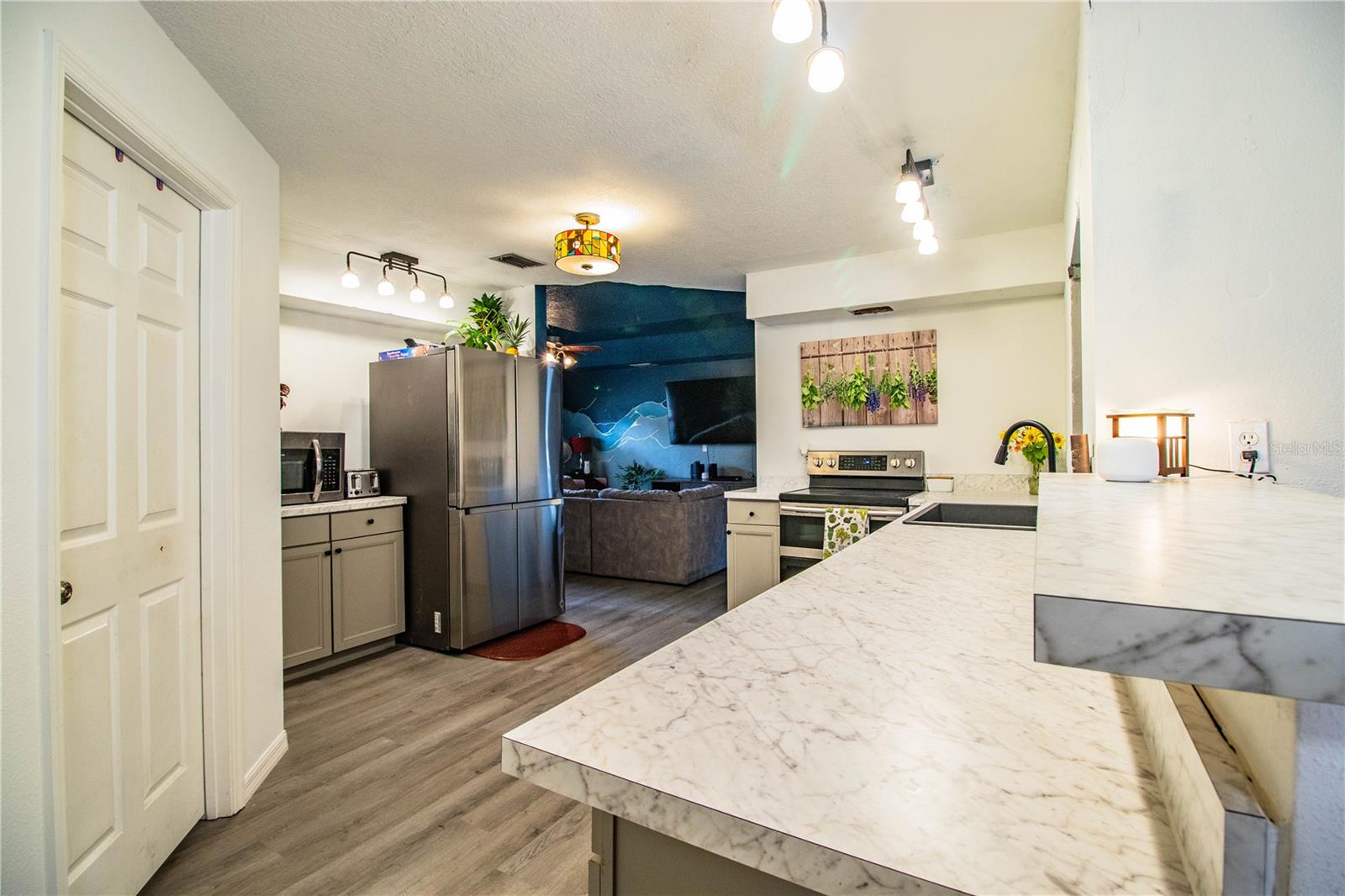 REFLECTIONS JULIANA PH 02 - Residential