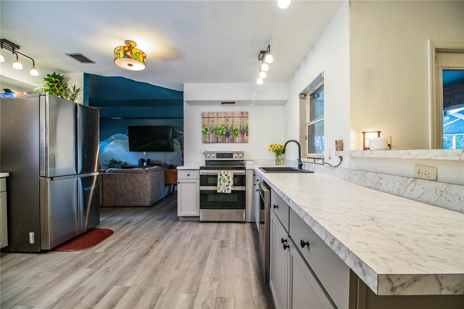 REFLECTIONS JULIANA PH 02 - Residential