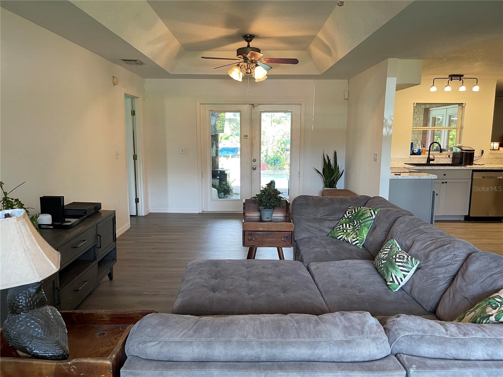 REFLECTIONS JULIANA PH 02 - Residential