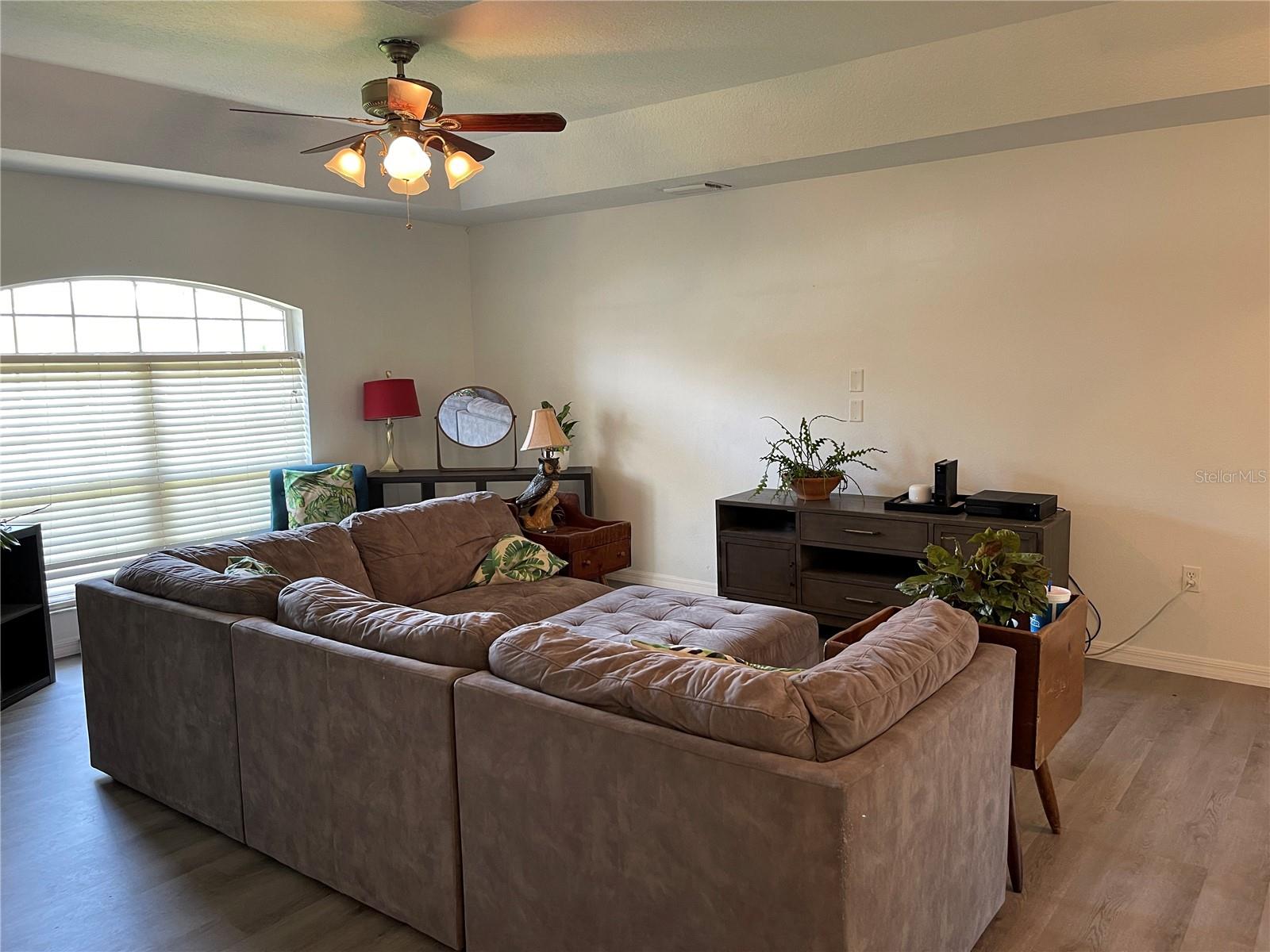 REFLECTIONS JULIANA PH 02 - Residential