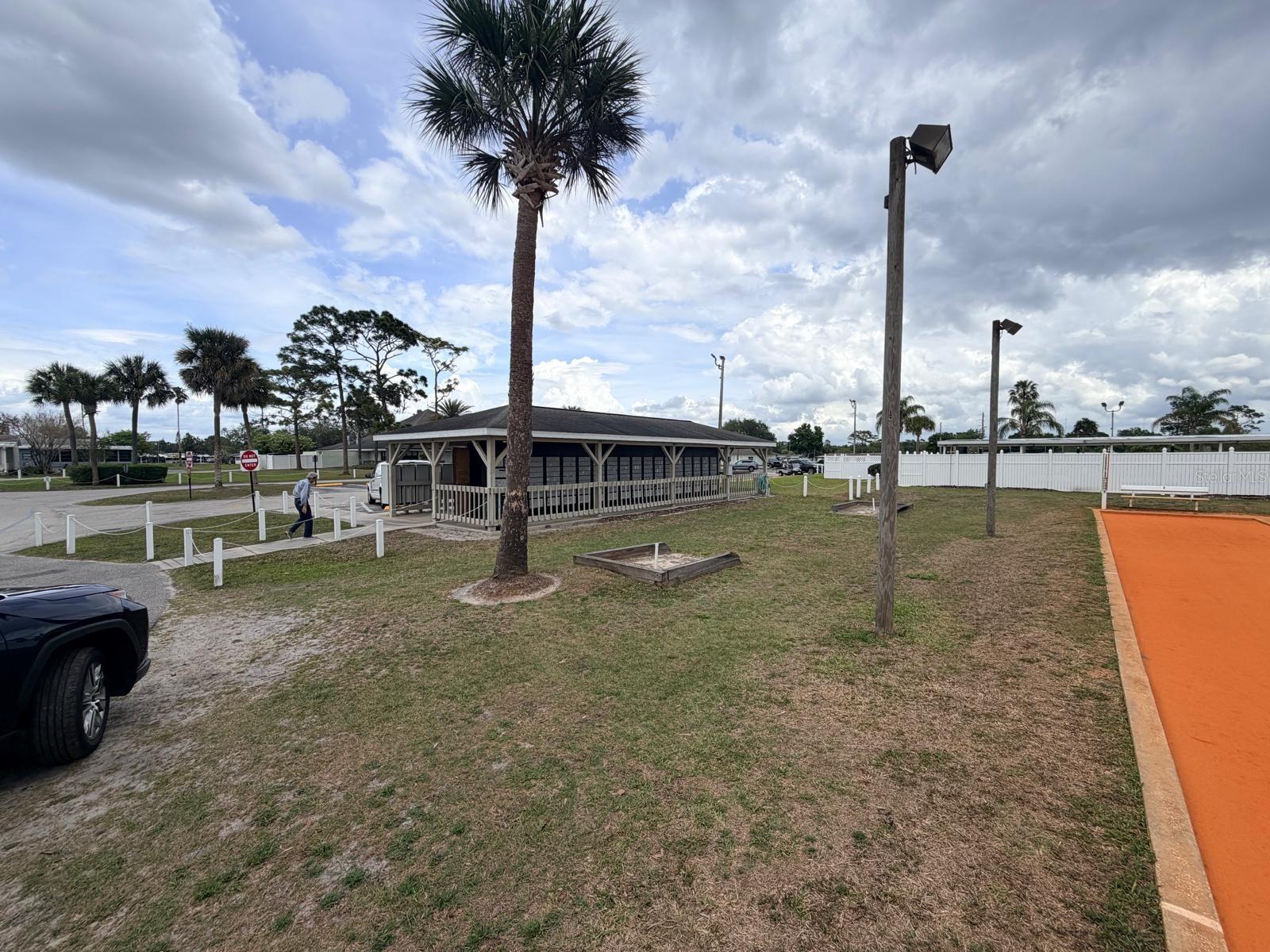 FAIRWAYS COUNTRY CLUB - Residential