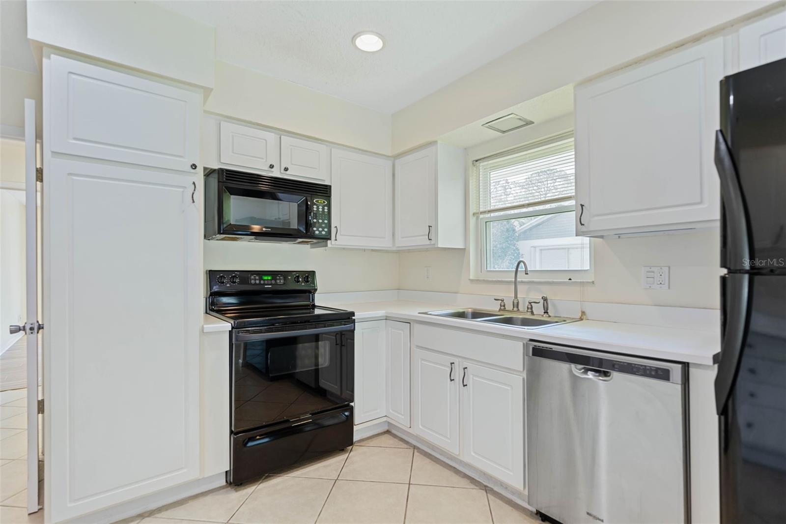 LAKE FOREST & LAKE FOREST NORTH - Residential