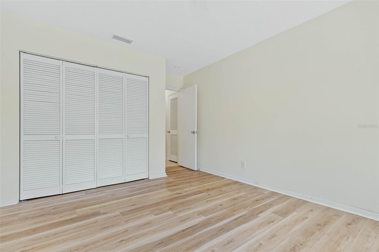 LAKE FOREST & LAKE FOREST NORTH - Residential