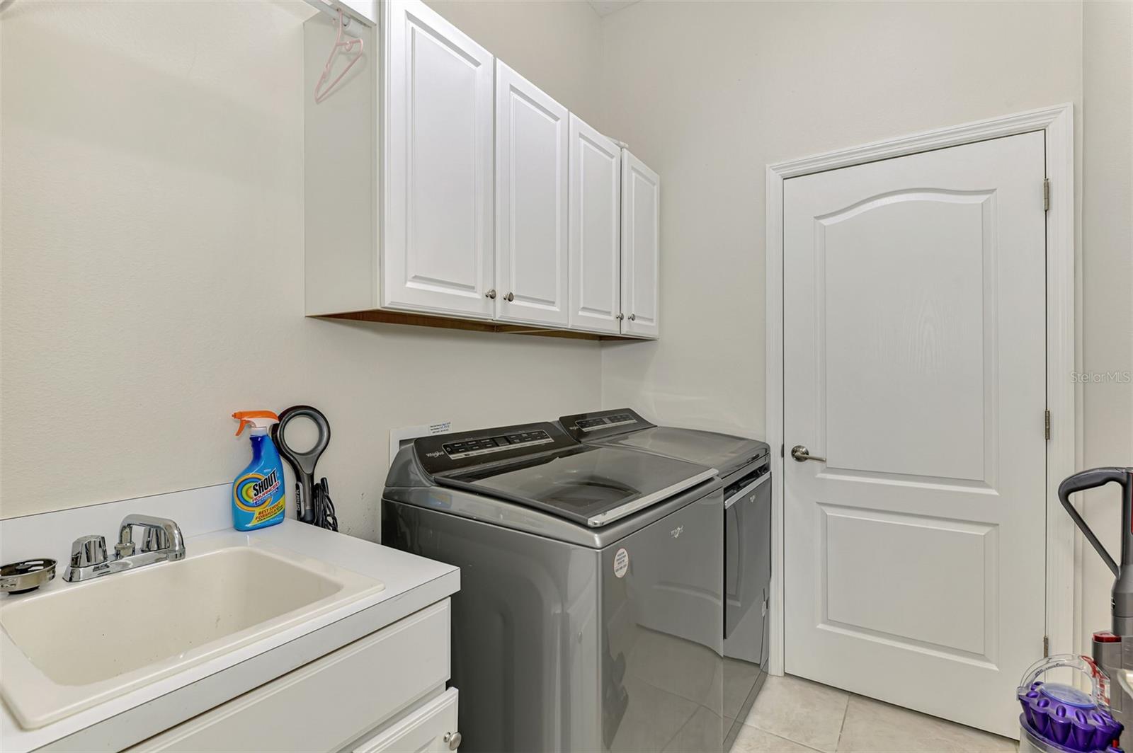 COUNTRY CLUB EAST - Residential