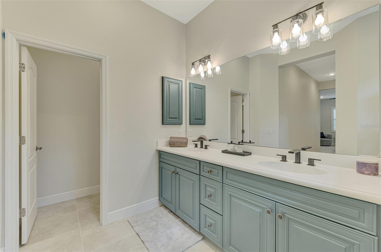 COUNTRY CLUB EAST - Residential