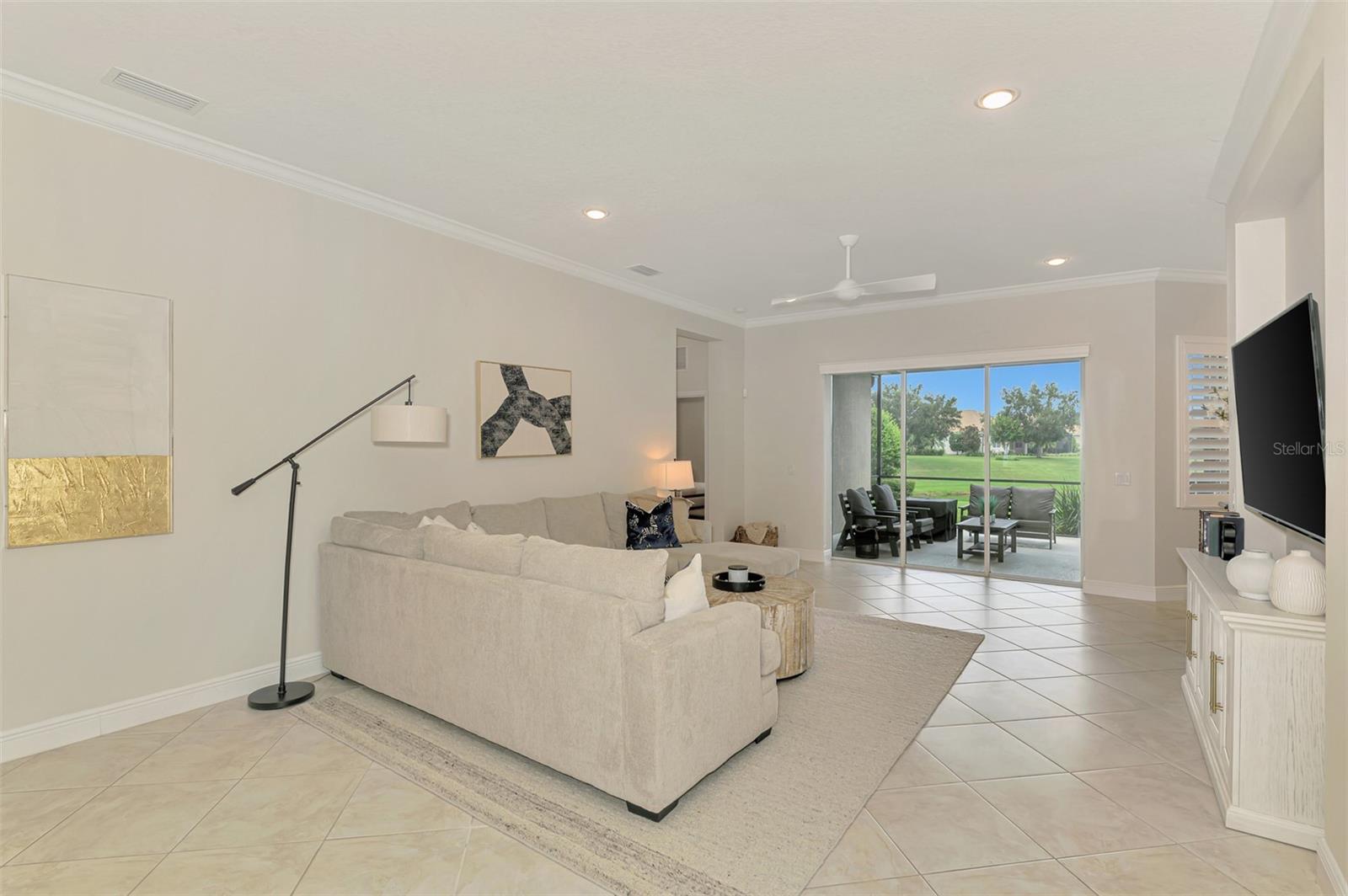 COUNTRY CLUB EAST - Residential