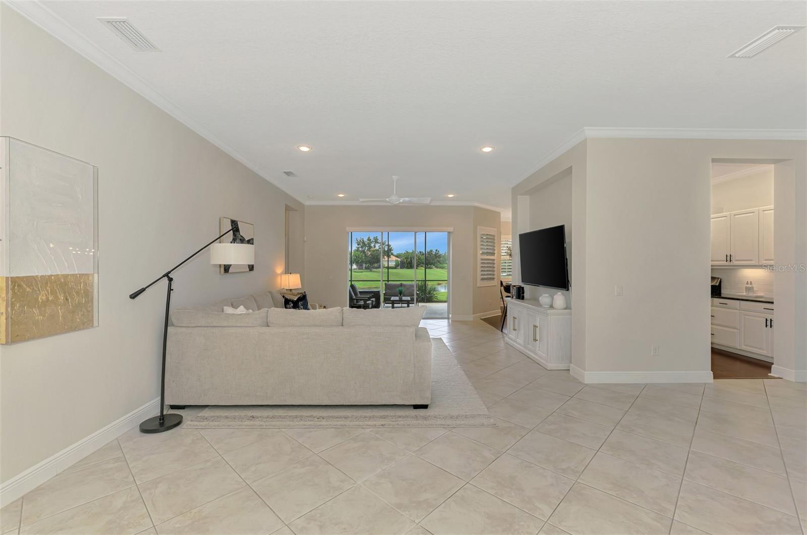 COUNTRY CLUB EAST - Residential