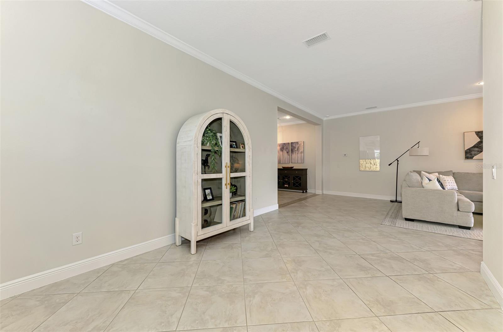 COUNTRY CLUB EAST - Residential