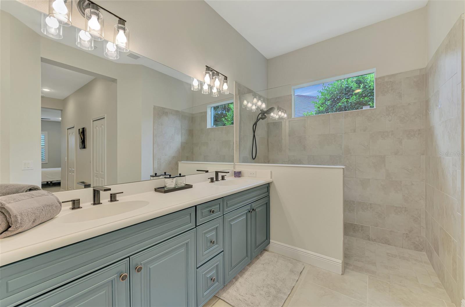 COUNTRY CLUB EAST - Residential