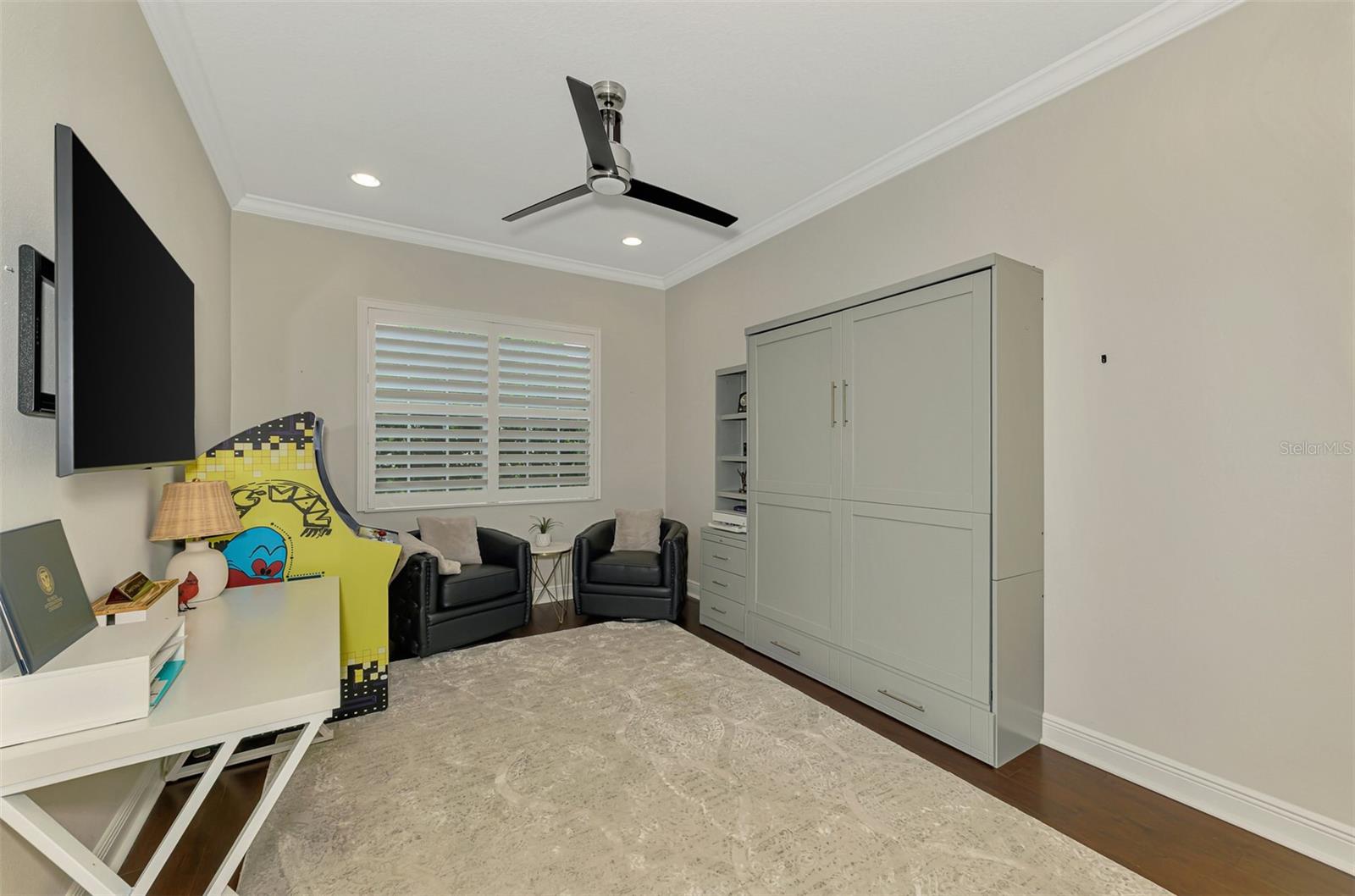 COUNTRY CLUB EAST - Residential