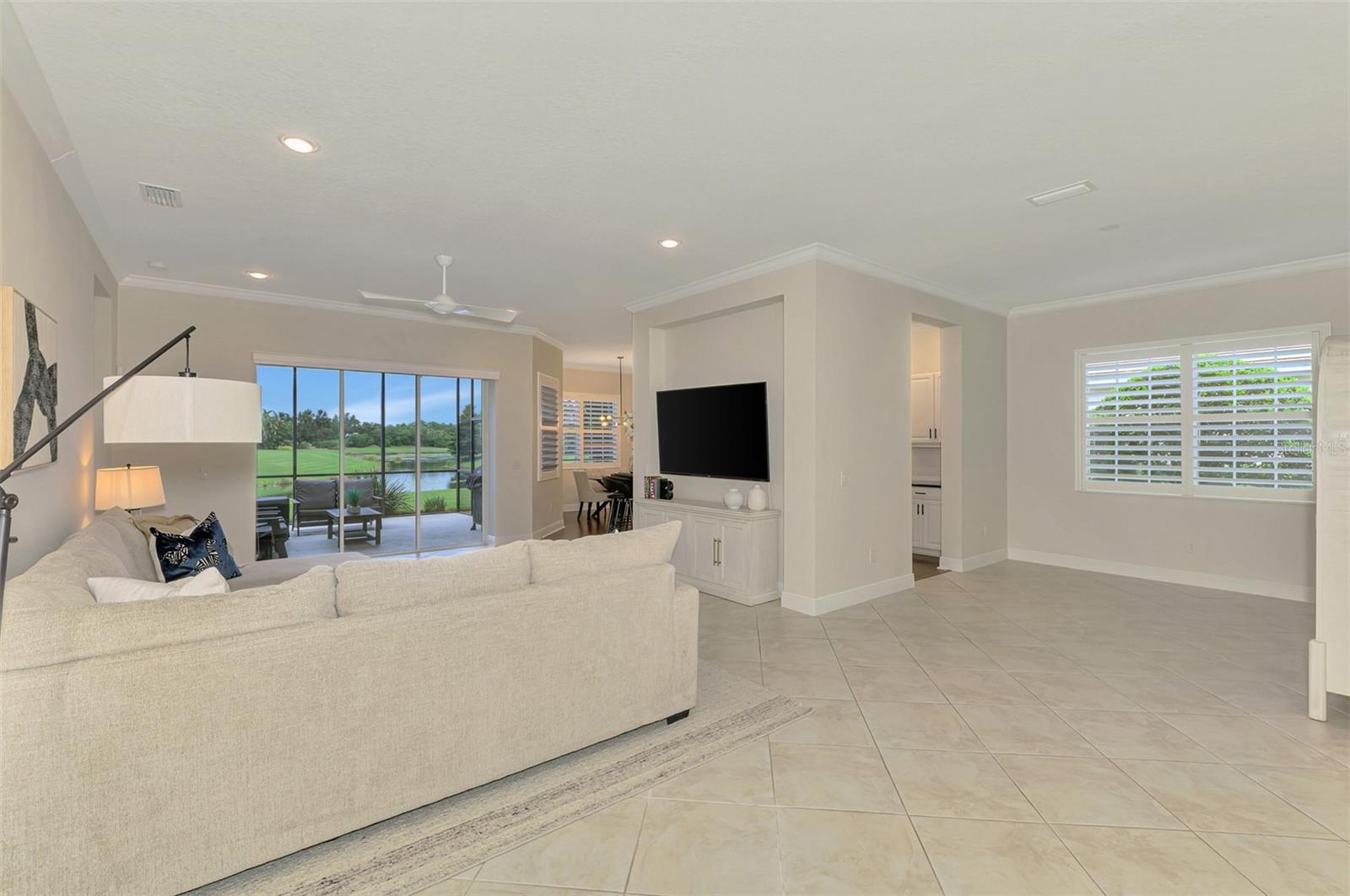 COUNTRY CLUB EAST - Residential