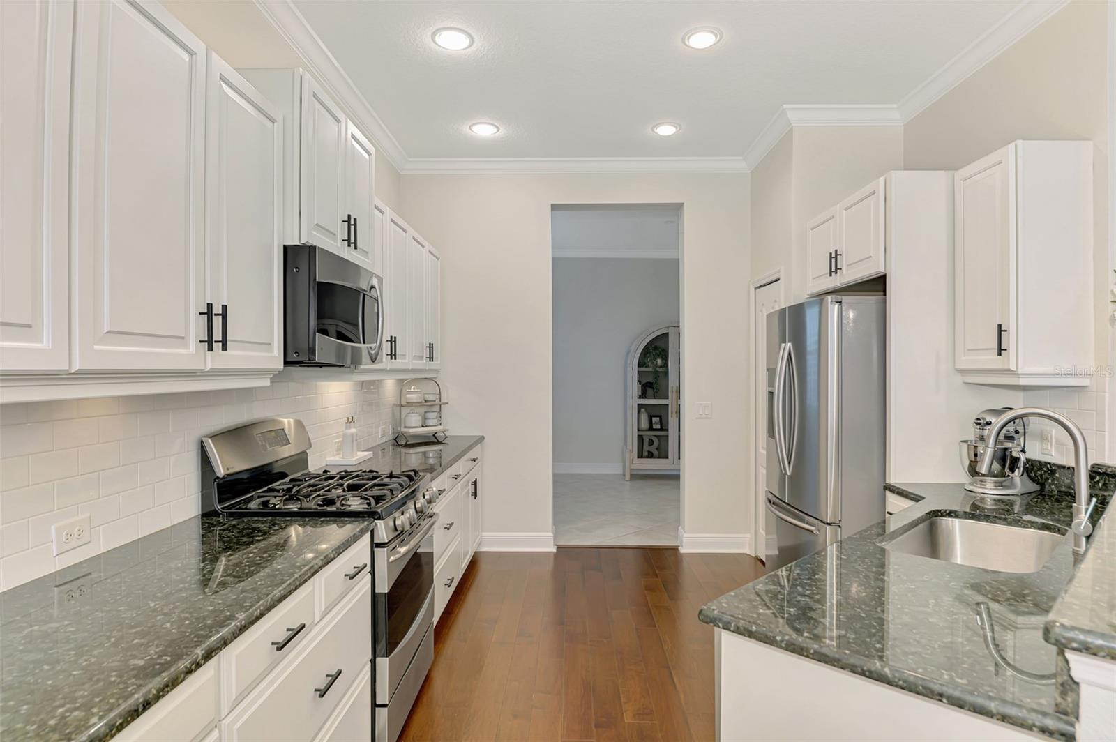 COUNTRY CLUB EAST - Residential