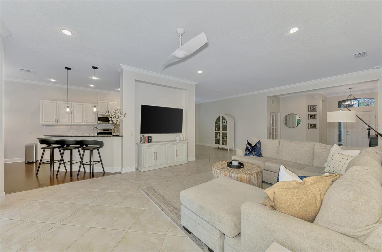 COUNTRY CLUB EAST - Residential