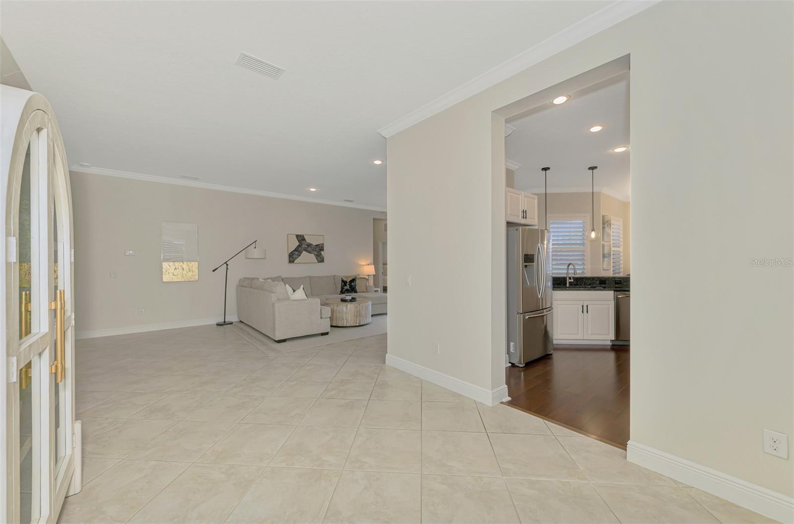 COUNTRY CLUB EAST - Residential