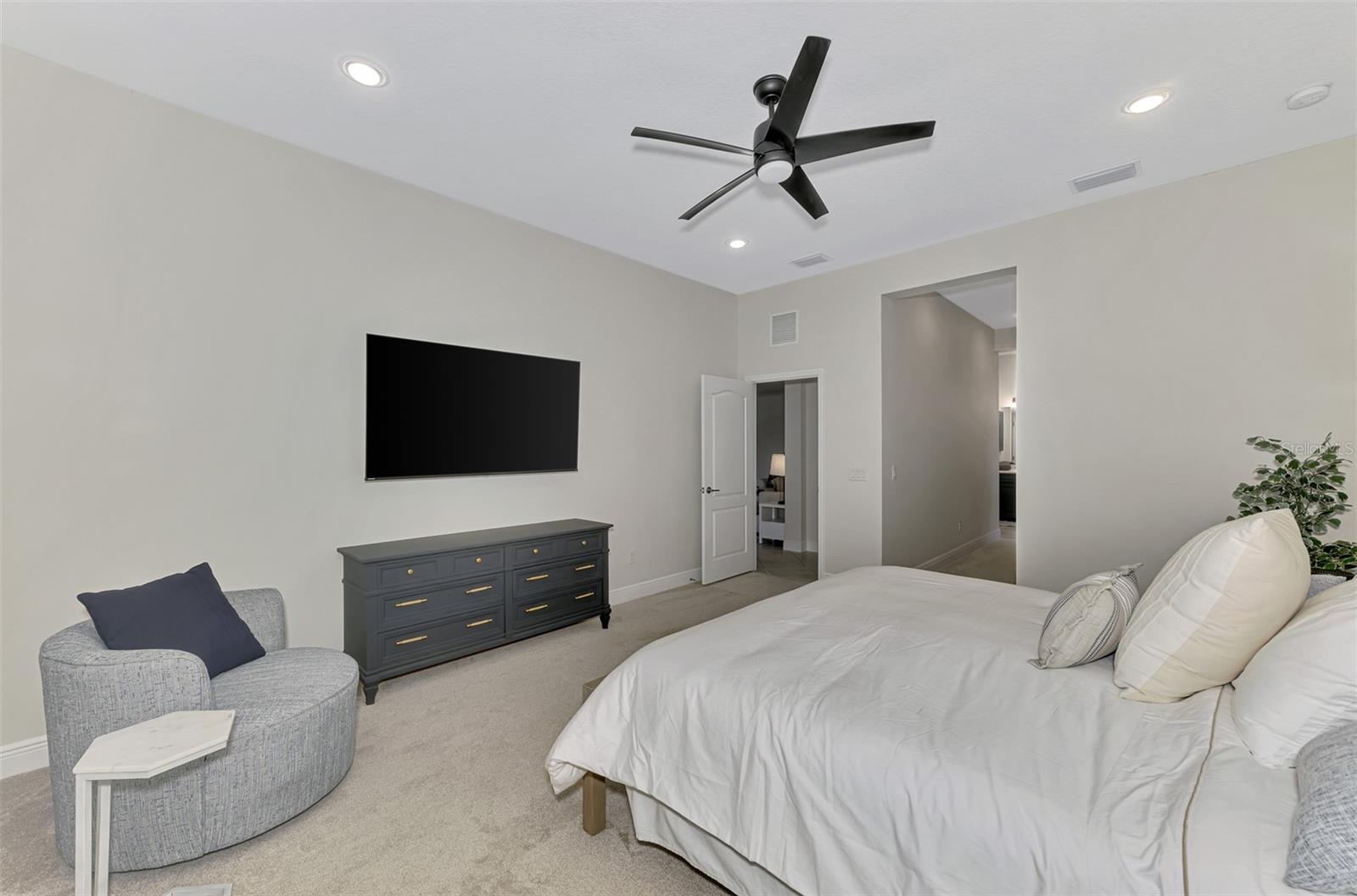 COUNTRY CLUB EAST - Residential