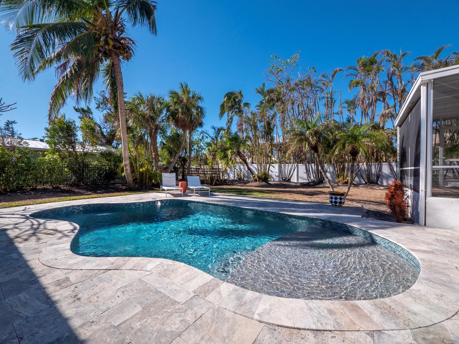 611 HIBISCUS WAY