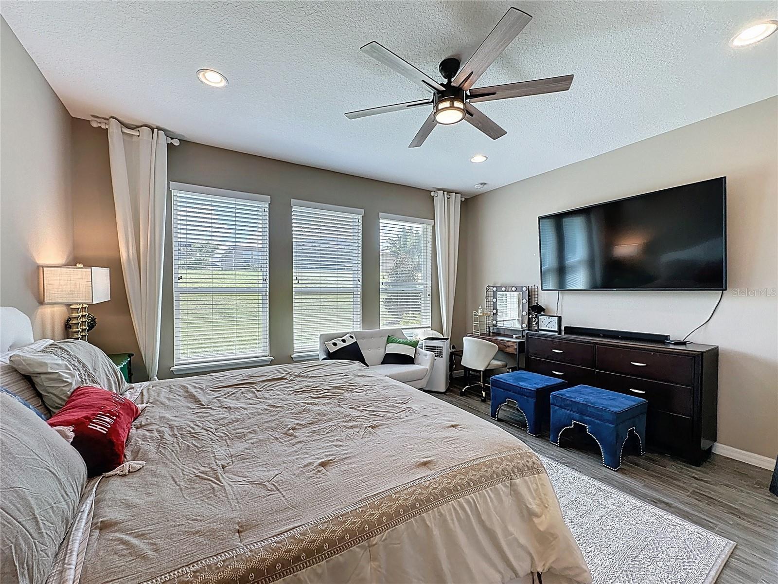 CASCADES OF GROVELAND (TRILOGY) - Residential