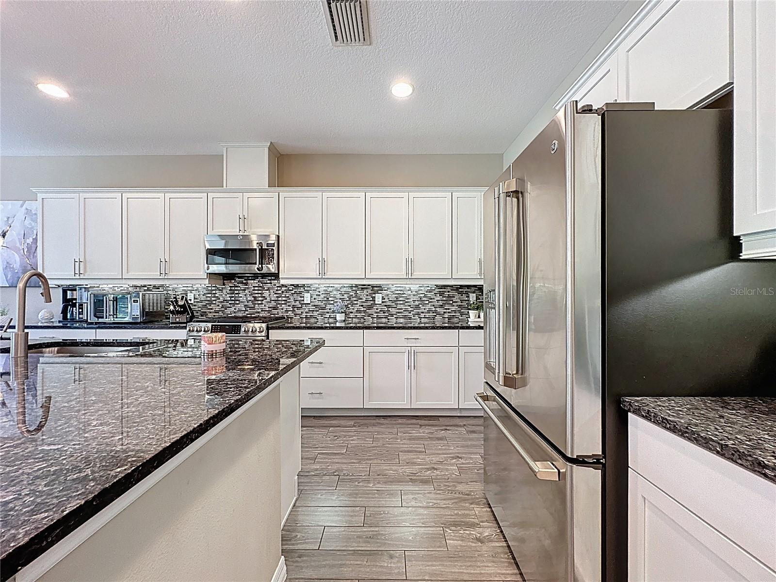 CASCADES OF GROVELAND (TRILOGY) - Residential