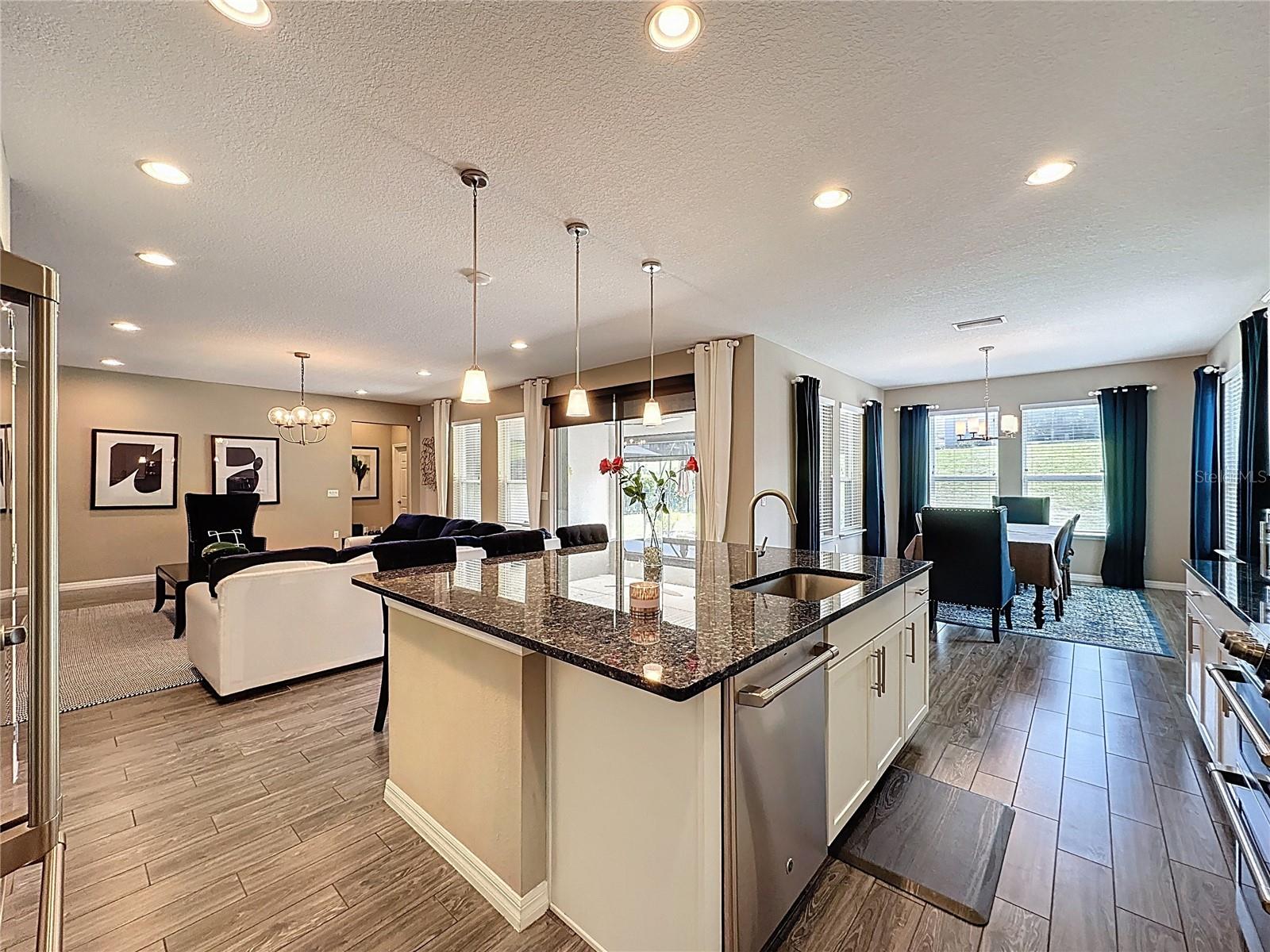 CASCADES OF GROVELAND (TRILOGY) - Residential