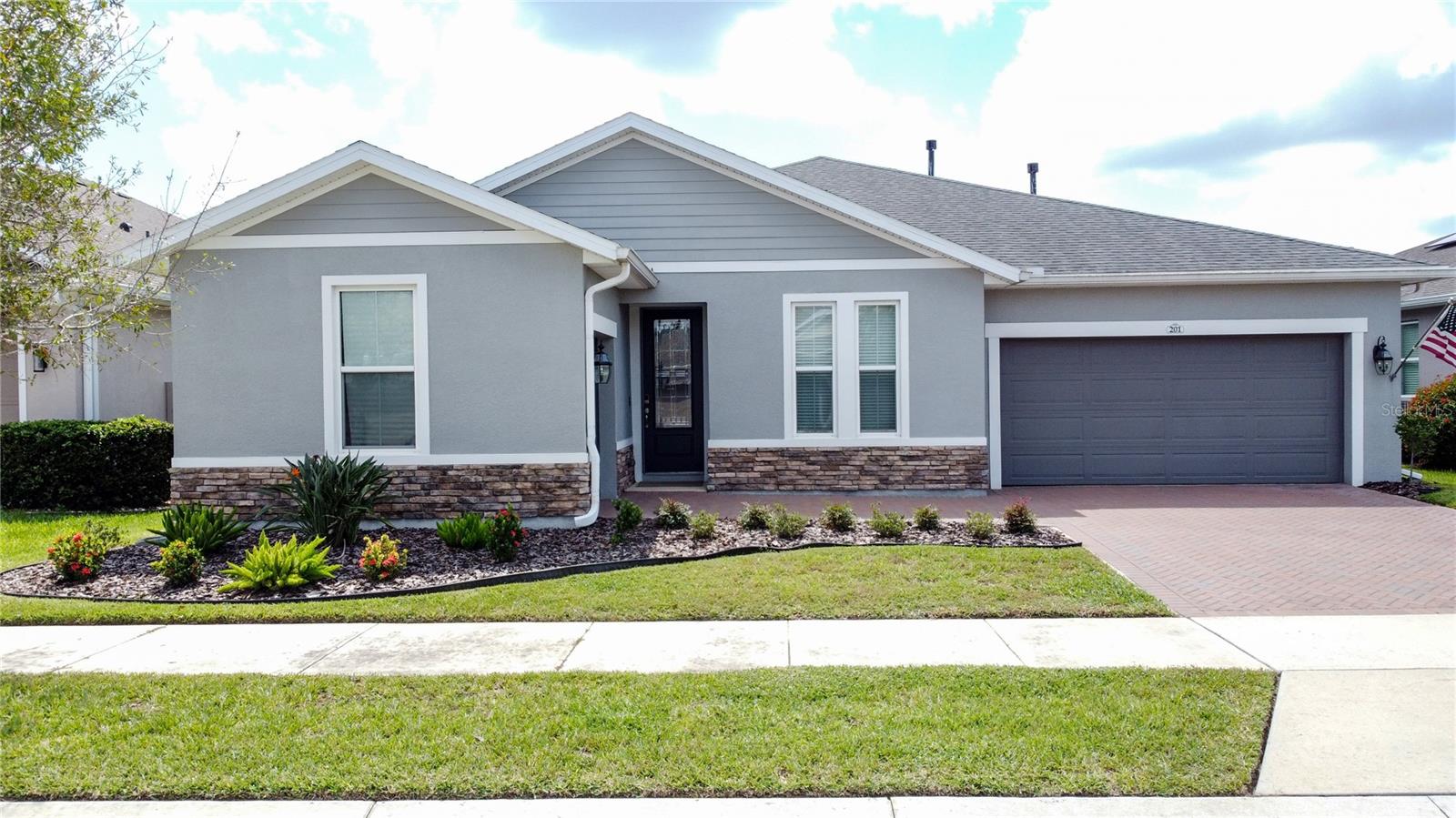 CASCADES OF GROVELAND (TRILOGY) - Residential