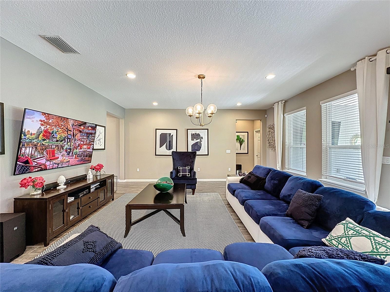 CASCADES OF GROVELAND (TRILOGY) - Residential