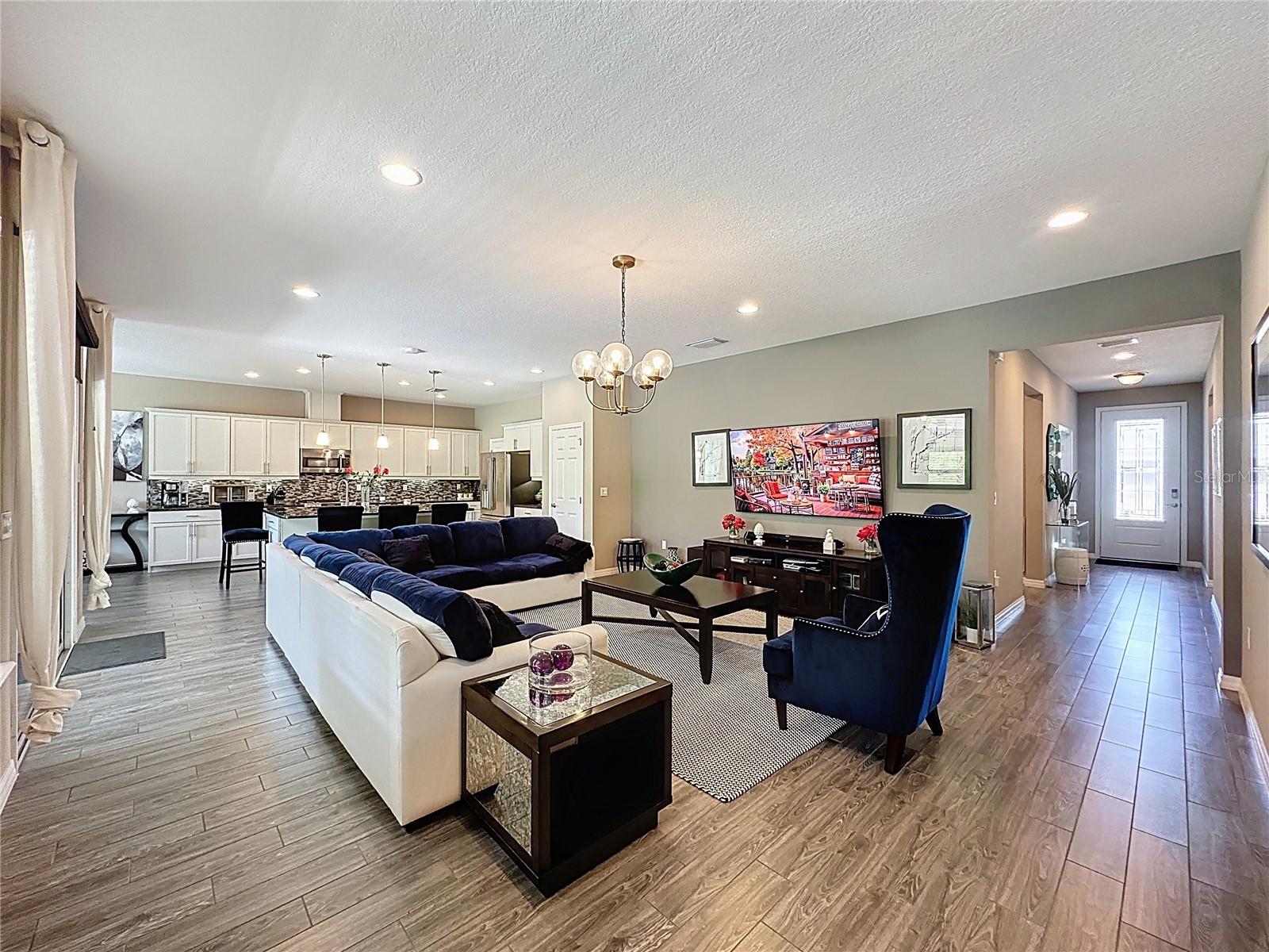CASCADES OF GROVELAND (TRILOGY) - Residential