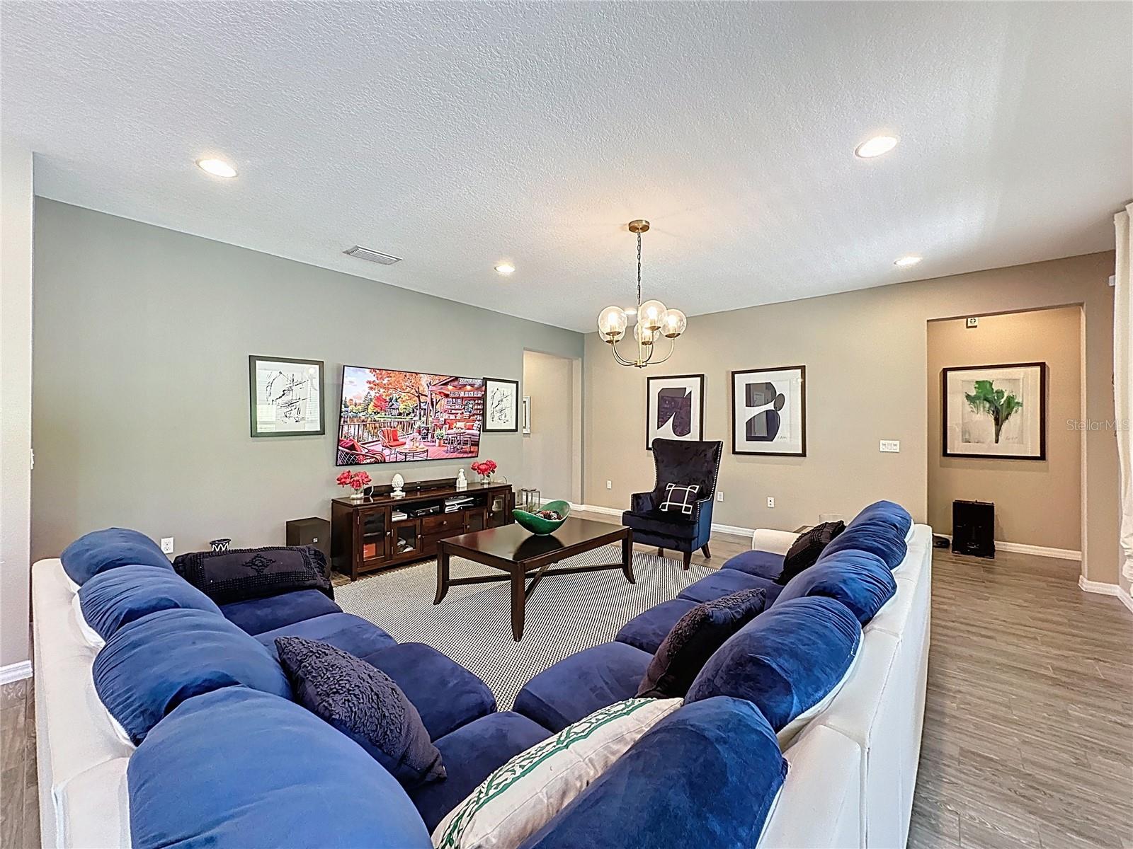 CASCADES OF GROVELAND (TRILOGY) - Residential