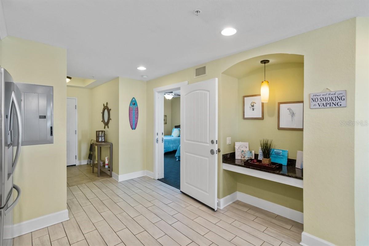 399 2ND STREET 818
