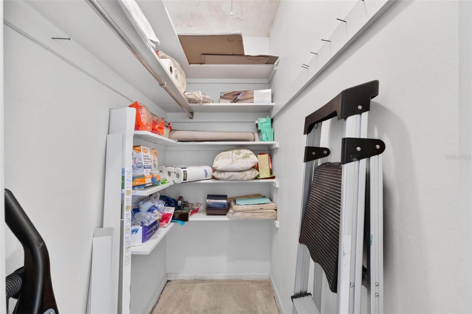 YACHT CLUB ESTATES - Residential