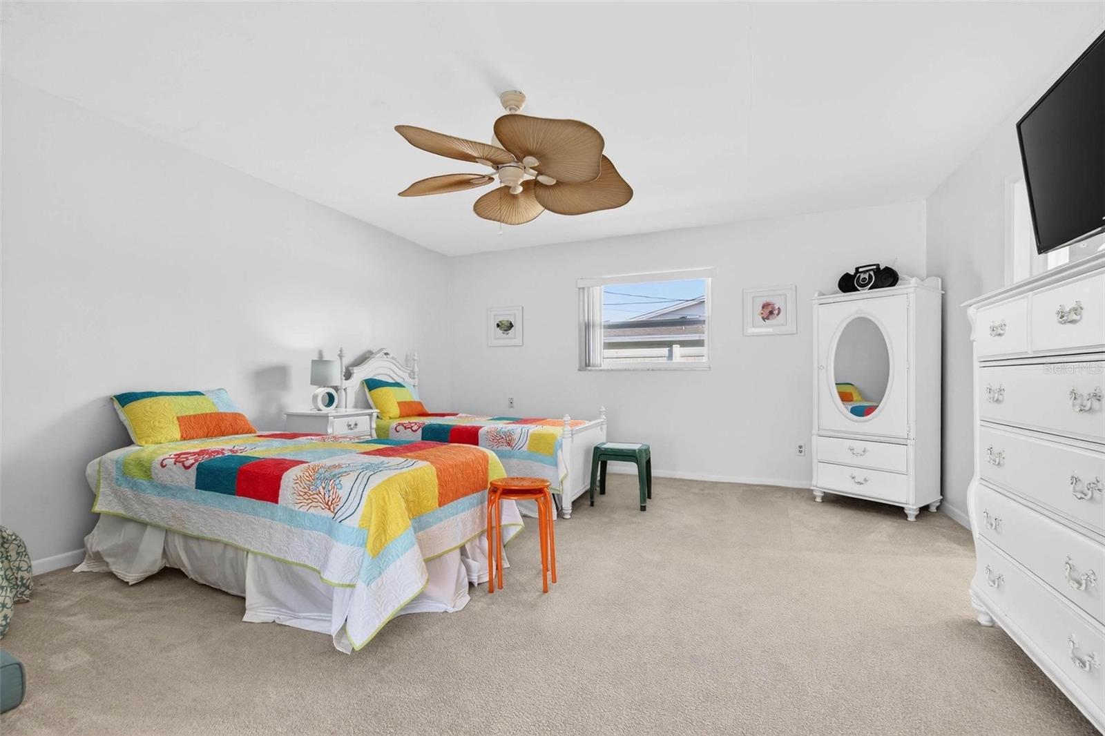 YACHT CLUB ESTATES - Residential