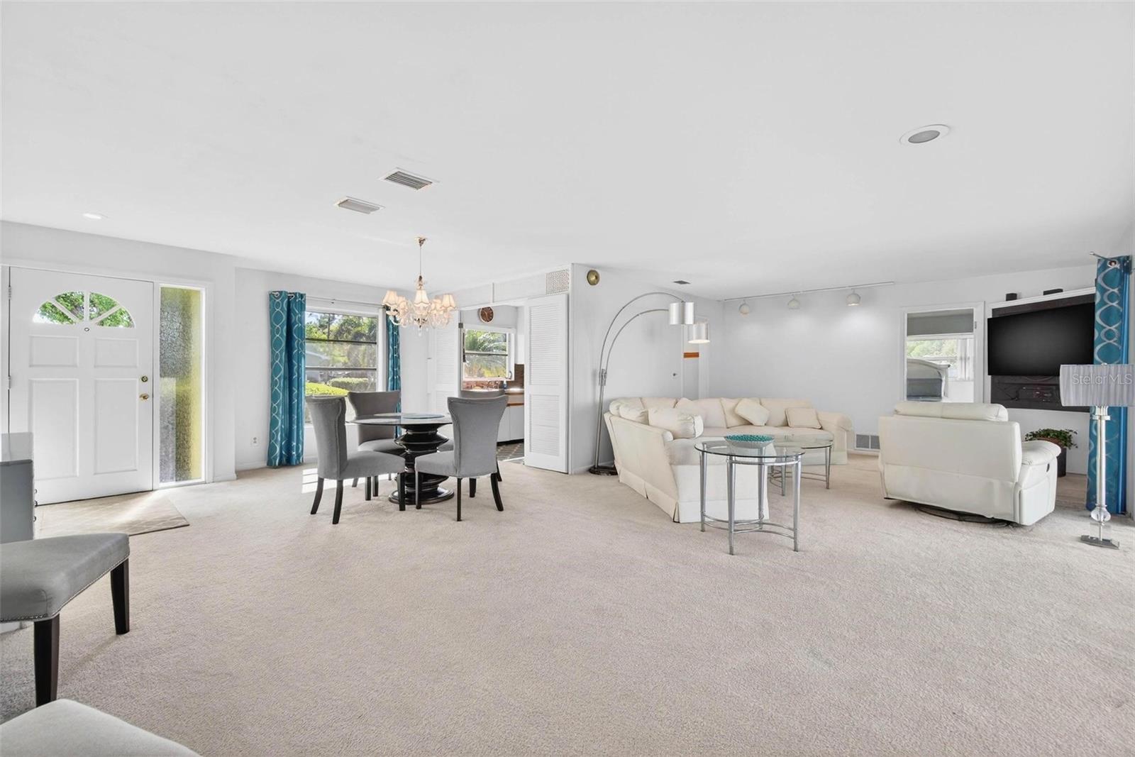 YACHT CLUB ESTATES - Residential