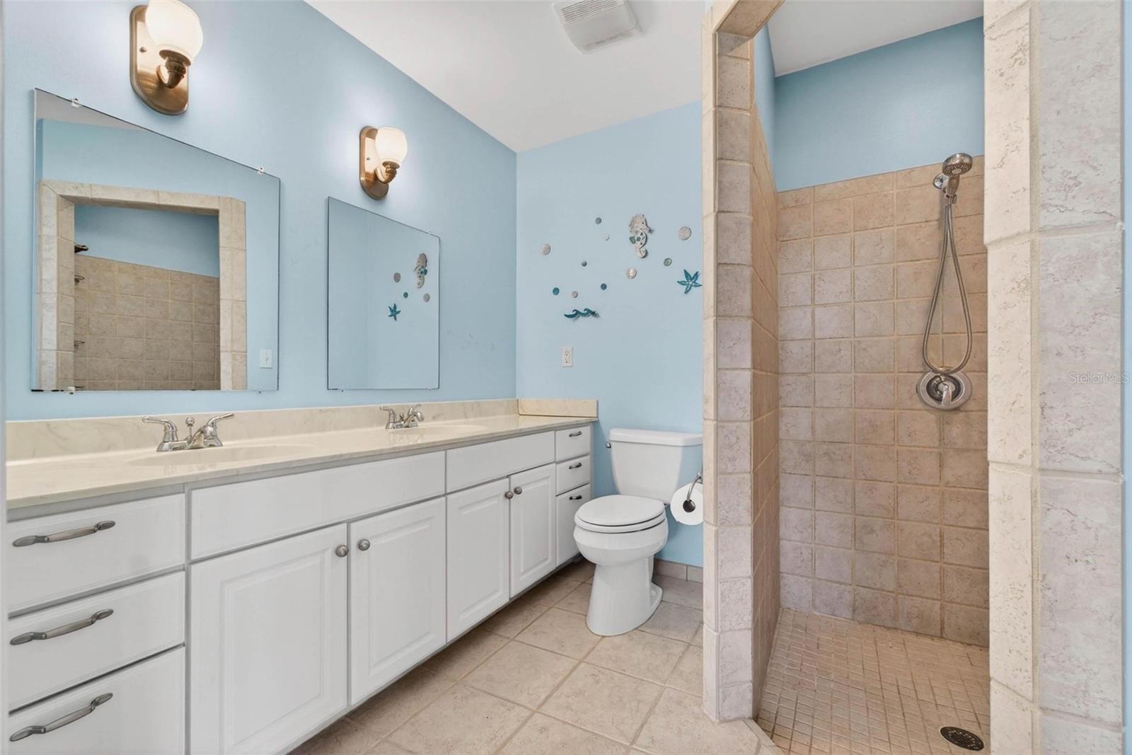 YACHT CLUB ESTATES - Residential