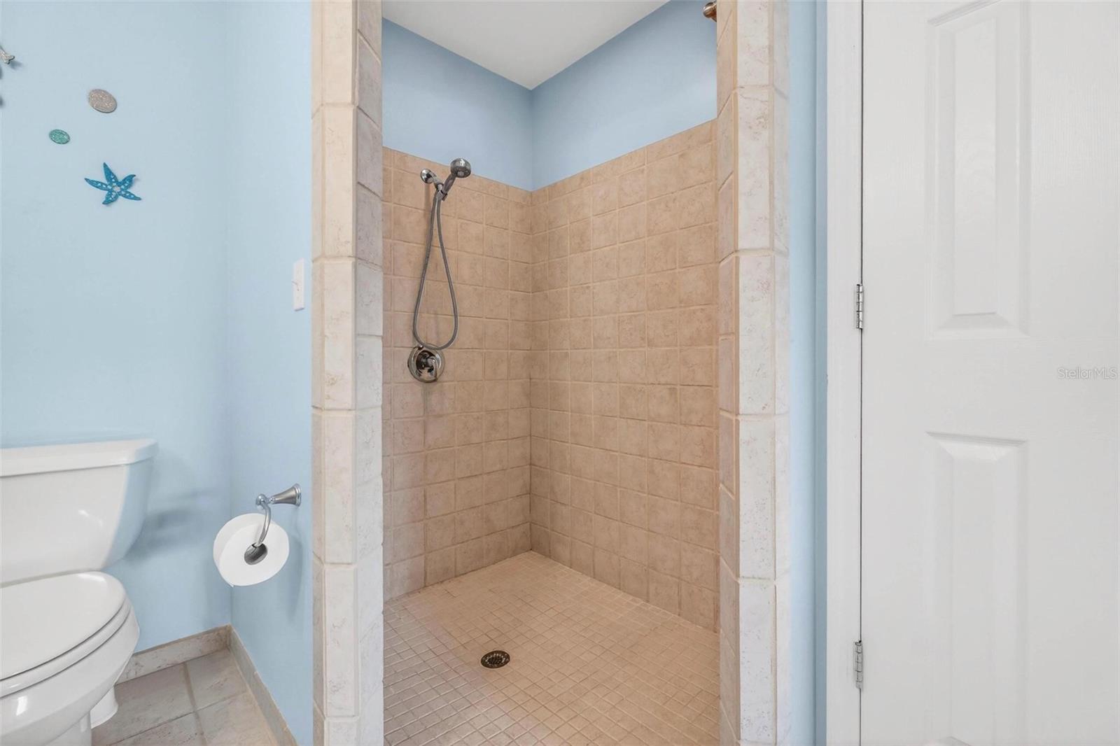 YACHT CLUB ESTATES - Residential