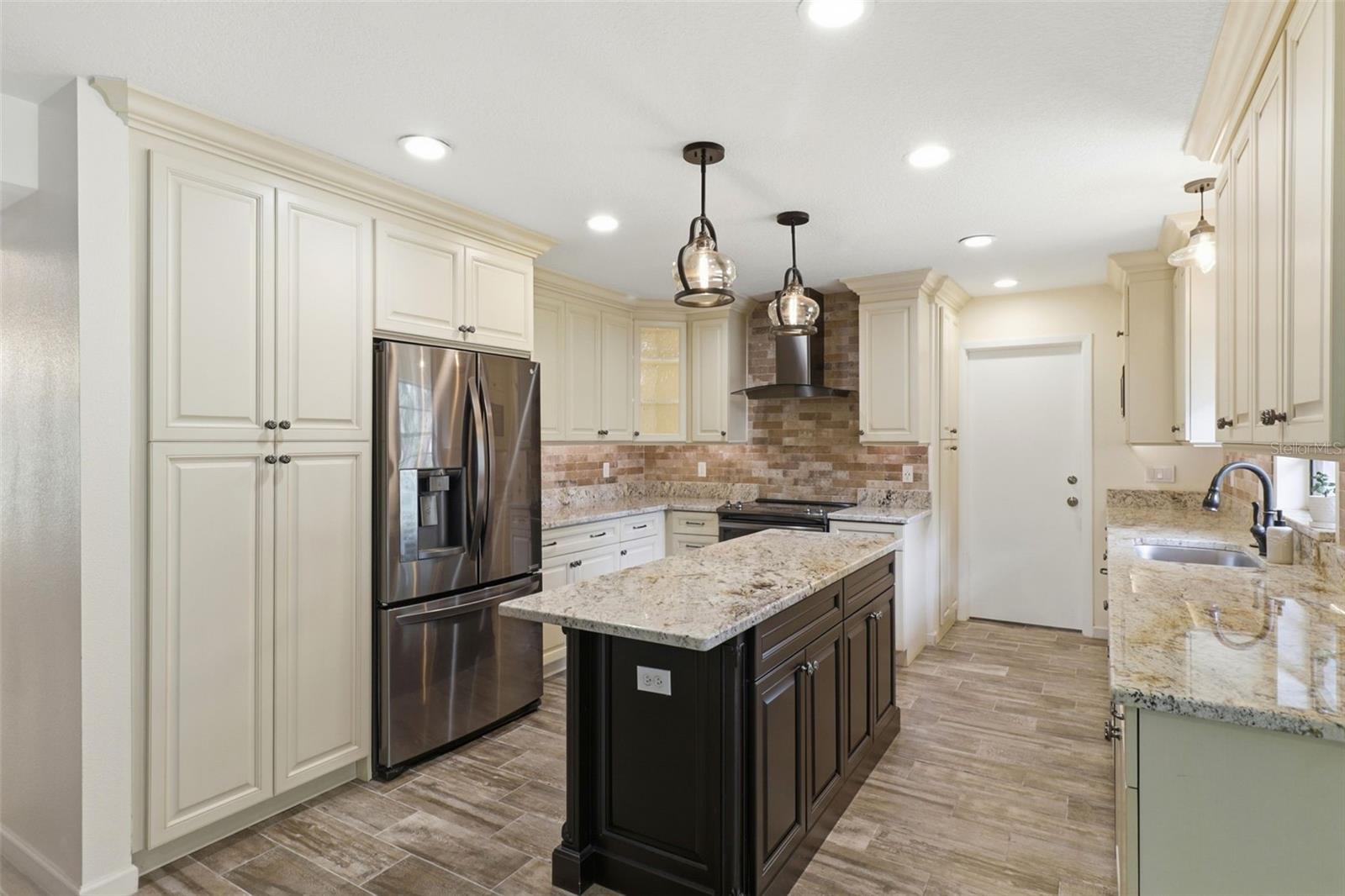 302 BLOOMINGFIELD DRIVE