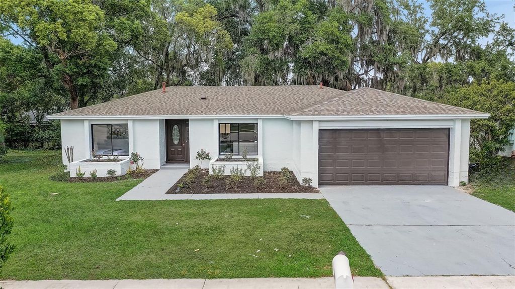 Photo of 319 Loch Lomond Avenue, Longwood, FL 32750 (MLS # O6403790)