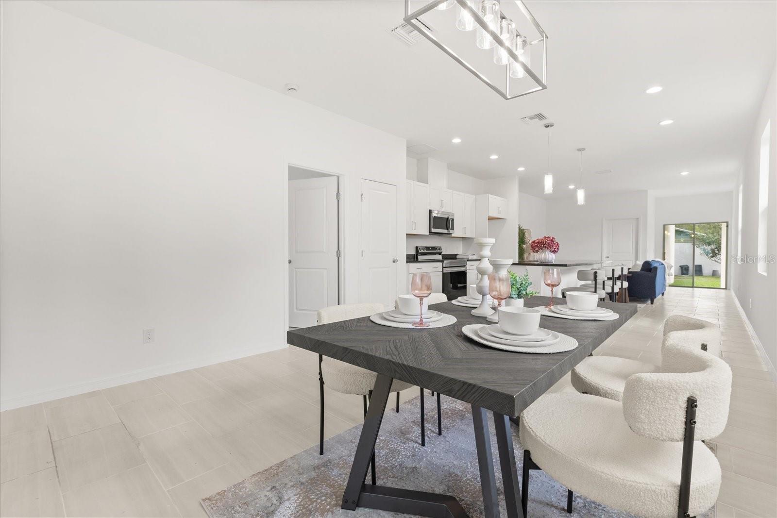 817 S LOCUST AVENUE