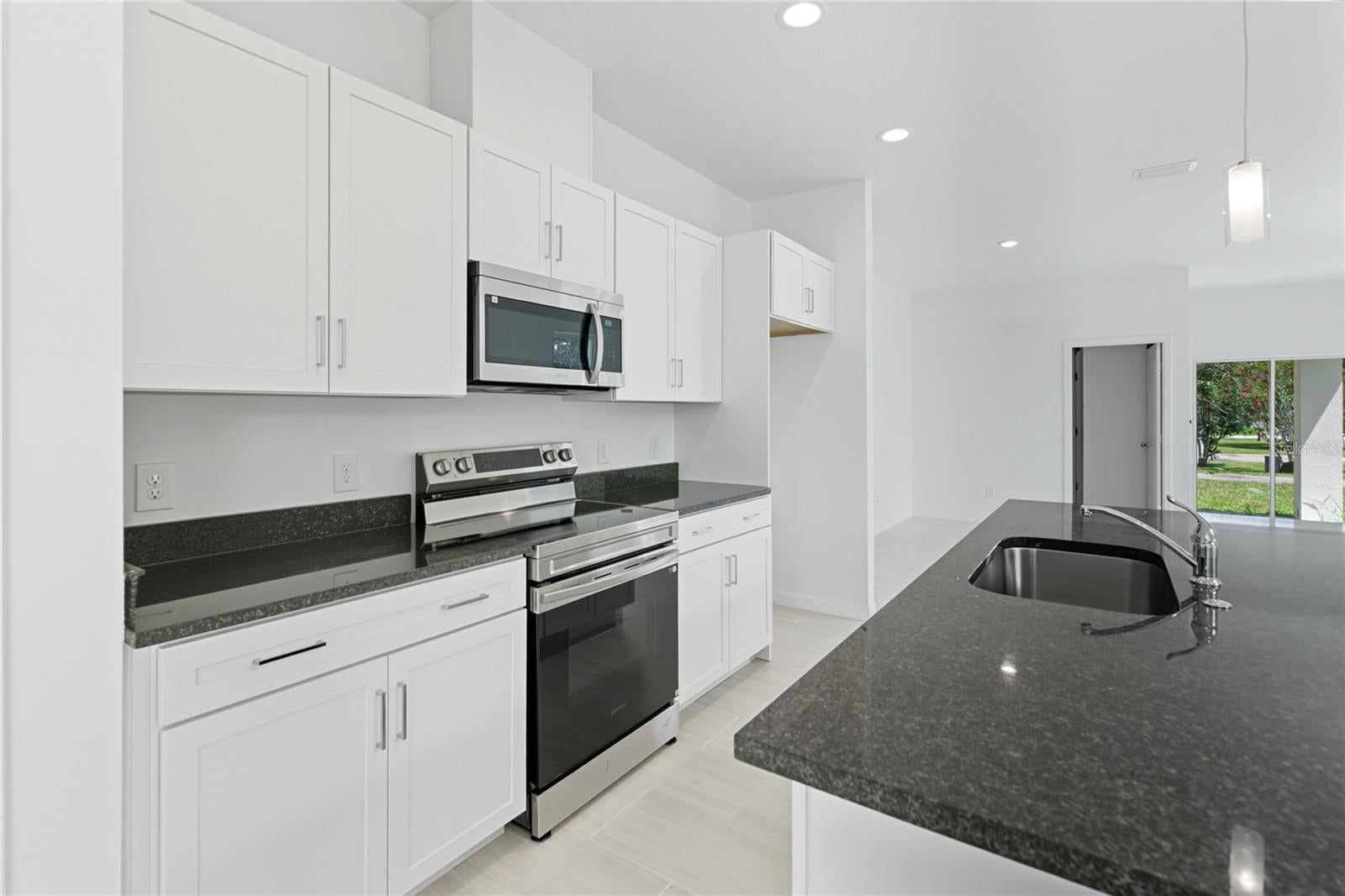 817 S LOCUST AVENUE