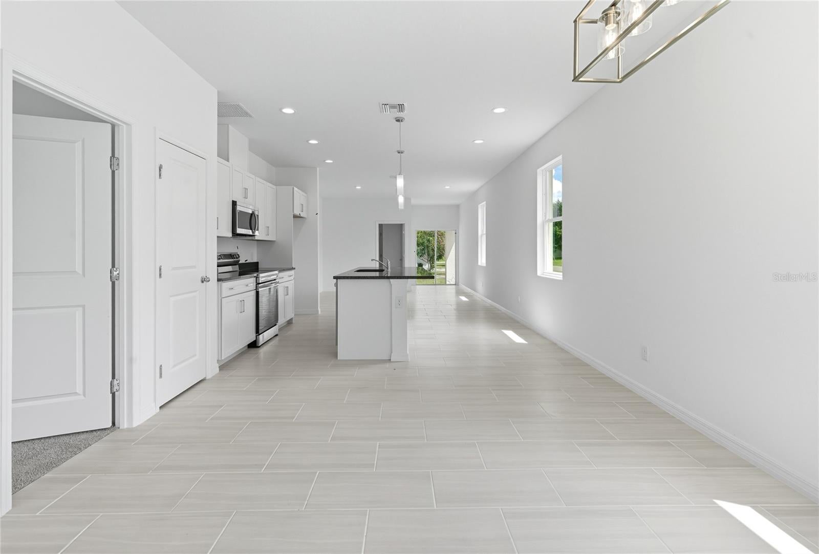 817 S LOCUST AVENUE