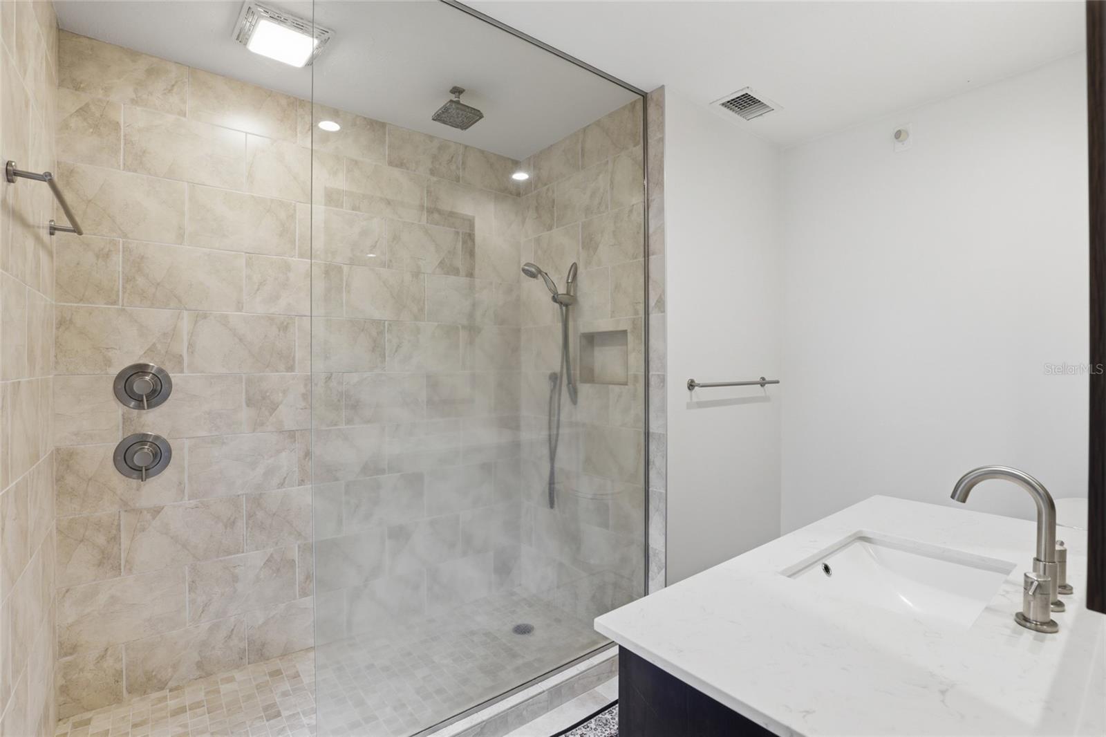 RENEWOOD - Residential