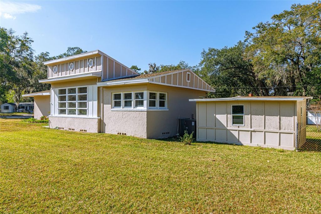 Photo of 910 NE 11th Avenue, Ocala, FL 34470 (MLS # OM716509)