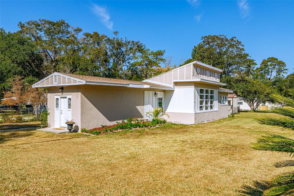 Photo of 910 NE 11th Avenue, Ocala, FL 34470 (MLS # OM716509)