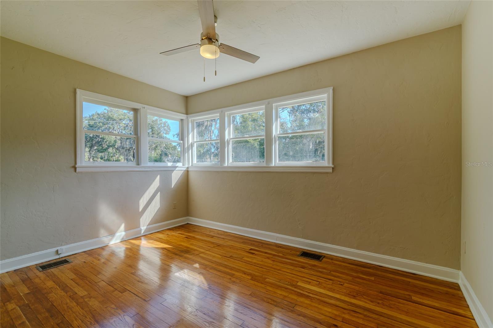 WYOMINA CREST - Residential