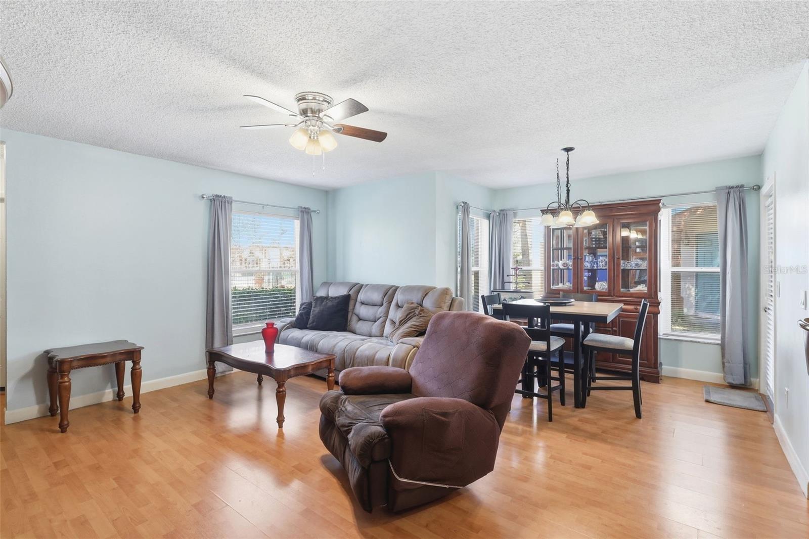 SIESTA LAGO CONDOS - Residential